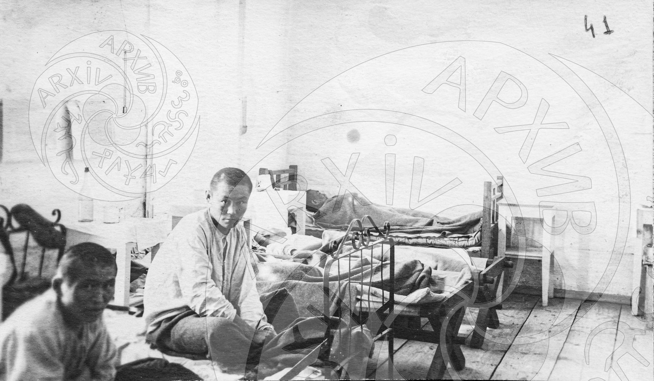 Первый стационар, организованный экспедицией Наркомздрава в 1926 году. Больница находилась в здании бывшего исполкома РСТК. Расчитана на 5 коек.
