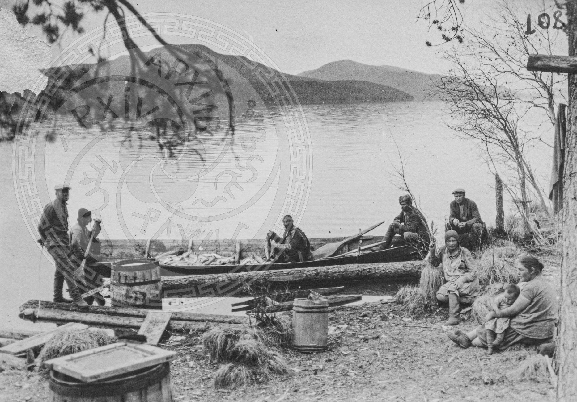 Рыбаки на озере Азас. Тоджа
